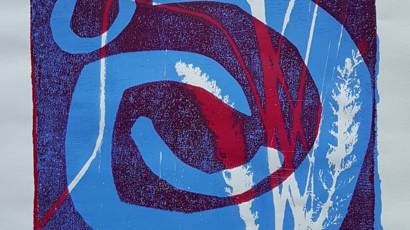 Monotype, impression gélatine, rouge, bleu foncé, bleu clair avec herbe et pochoir.