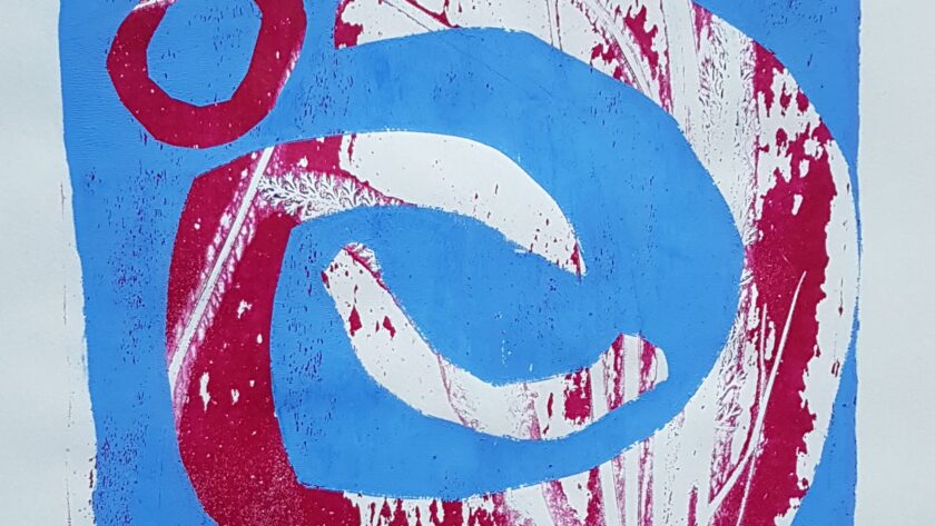 Monotype, impression gélatine rouge, bleu clair avec herbe, pochoir oval et fils.