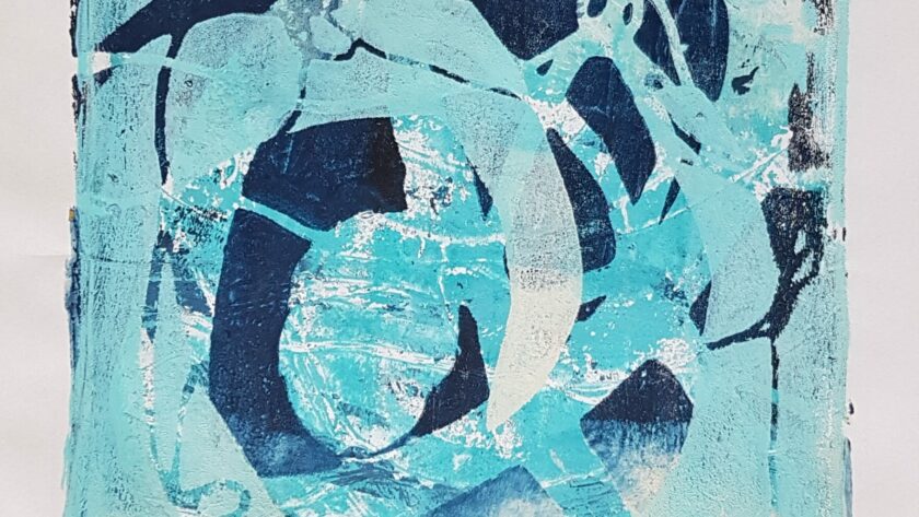 Monotype, impression gélatine bleu clair et bleu avec pochoir et fils.