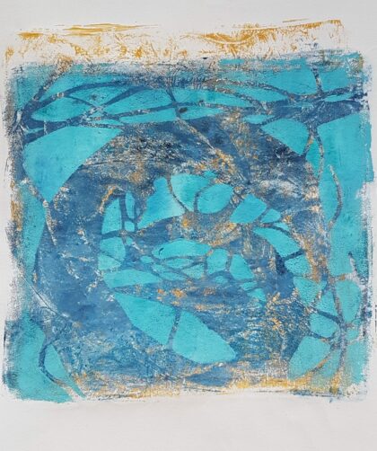 Monotypie, blau, hellblau - gold mit Schablonen und Fäden. Gelatineprint.