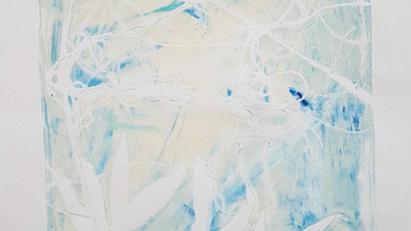 Monotype, impression gélatine bleu clair avec plant, pochoir et fils.