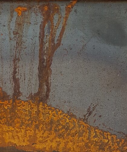 Stahltür mit prägnanten Rostmarken. Fotodruck auf Dibond in diversen Formaten