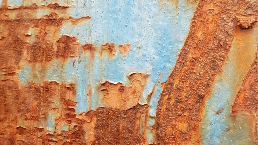 Fotodruck Marseille 10 auf Dibond. Stahlplatte blau mit markanten großflächigen Rostmarken.
