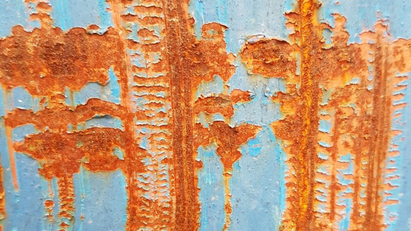 Fotodruck Marseille 6 auf Dibond oder Forex in verschiedenen Formaten. Stahlplatte, blau mit mit großflächigen markanten Rostmarken.
