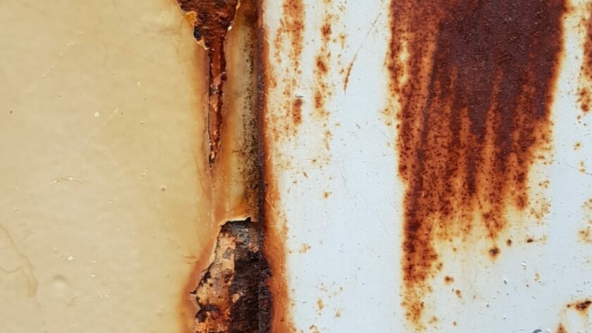 Stahlplatte mit markanten Rostspuren; weisse Farbe. Fotodruck auf Dibond oder Forex in diversen Formaten