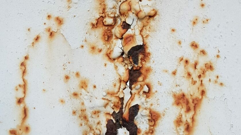 Stahlplatte mit Rost; abblätternde weisse Farbe. Fotodruck auf Dibond oder Forex in diversen Formaten