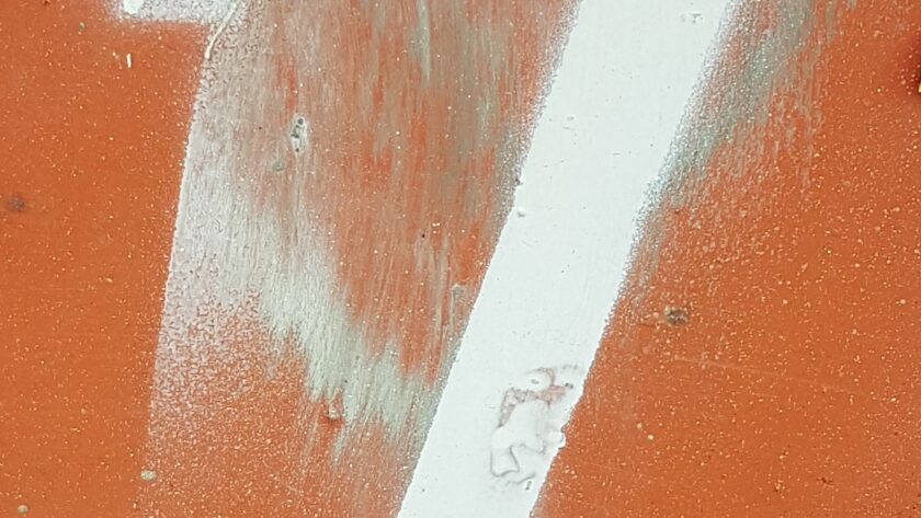 Pariser Stahlplatte, rot mit weißer No. 7. Fotodruck auf Dibond oder Forex