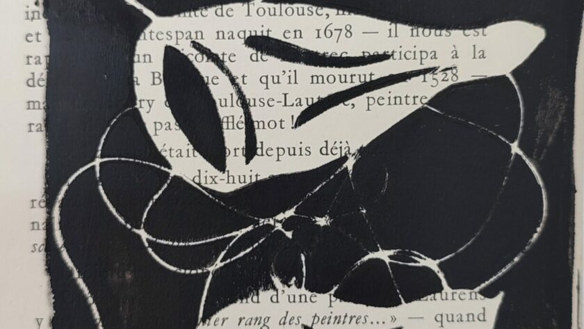 Monotype, impression gélatine, noir avec pochoirs et fils. Acrylique sur livre francais.