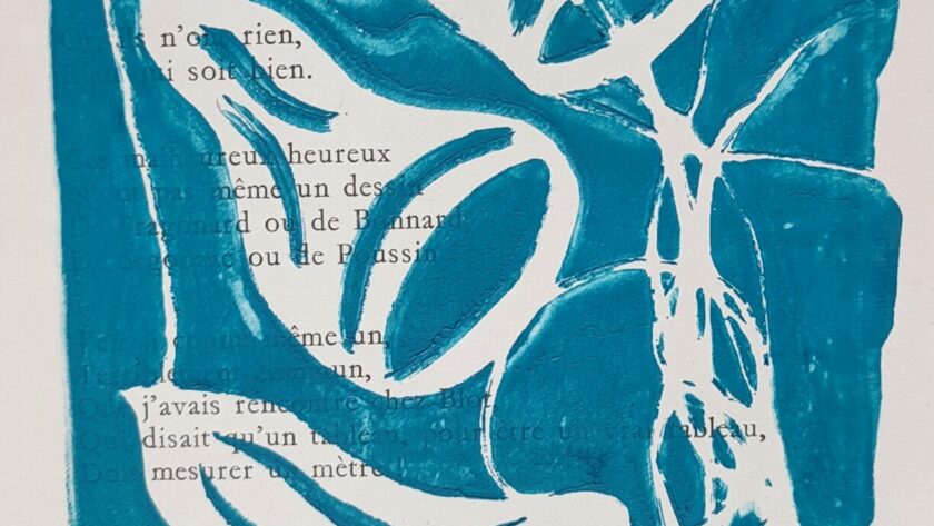 Monotype, impression gélatine, bleu avec pochoirs, herbes et fils. Acrylique sur livre.