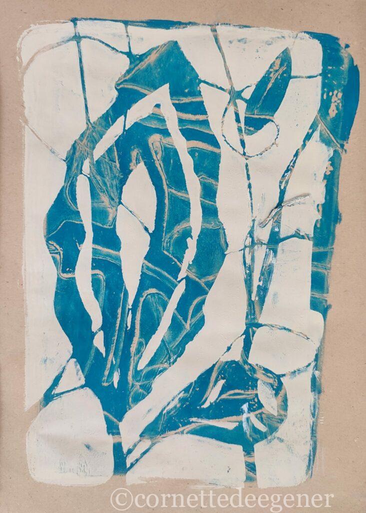 Monotype, impression gélatine bleu - beige avec pochoirs, herbes et fils.