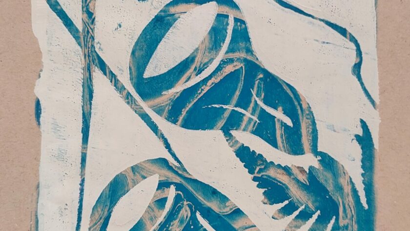 Monotype, impression gélatine bleu - beige avec pochoirs, plantes et fils.